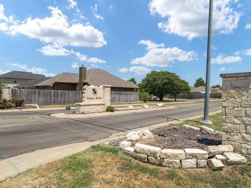 10333 Condor Loop, Waco, TX 76708 10333 Condor Loop, Waco, TX 76708