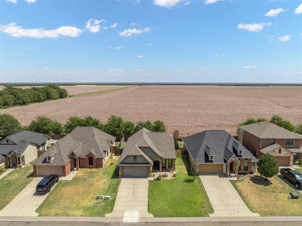 10333 Condor Loop, Waco, TX 76708 10333 Condor Loop, Waco, TX 76708