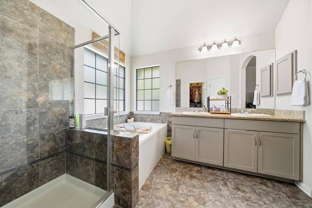 10333 Condor Loop, Waco, TX 76708 10333 Condor Loop, Waco, TX 76708