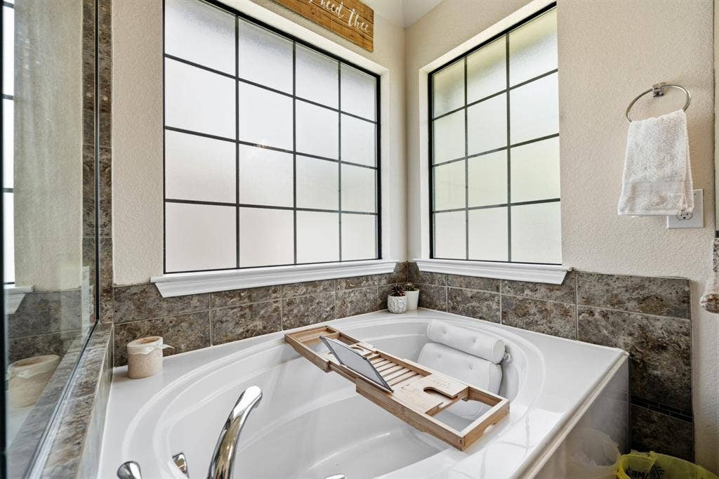 10333 Condor Loop, Waco, TX 76708 10333 Condor Loop, Waco, TX 76708