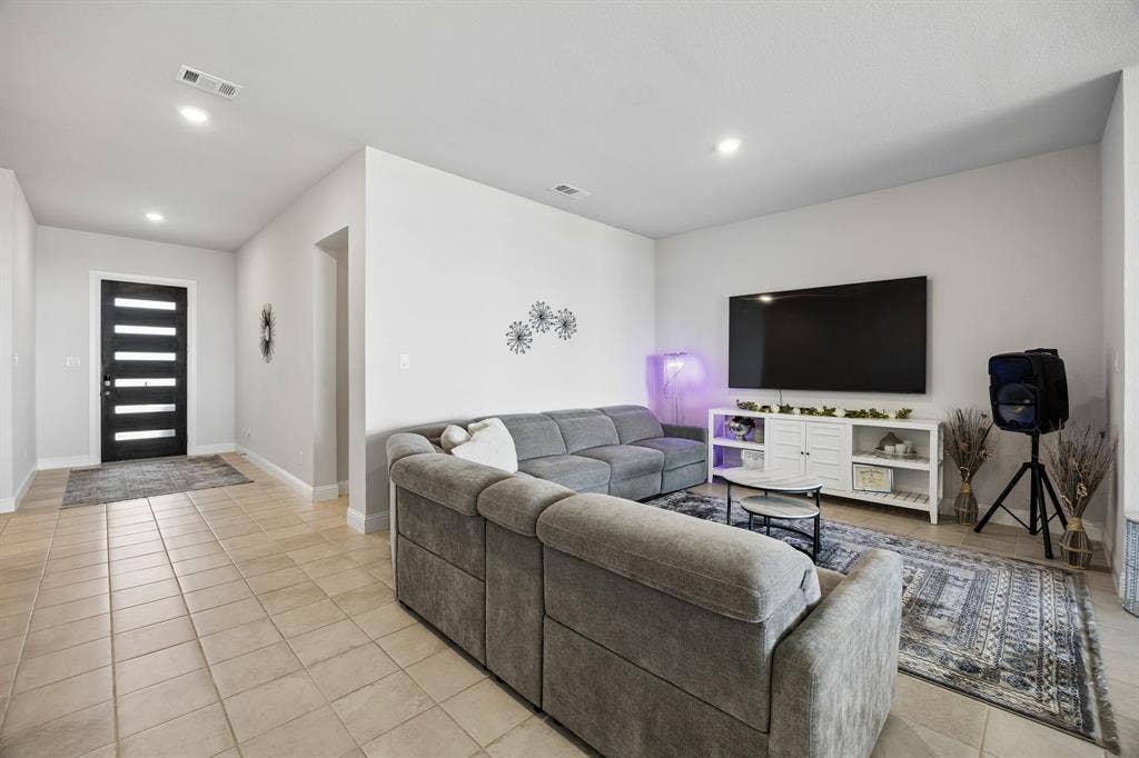 805 Feathergrass Court, Haslet, TX 76052