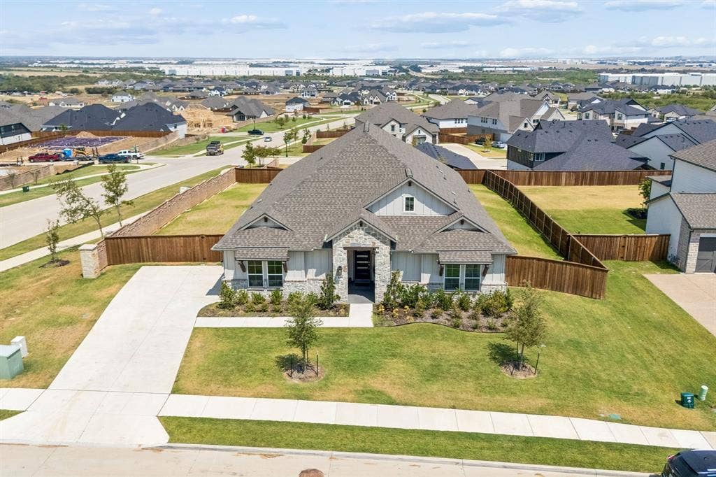 805 Feathergrass Court, Haslet, TX 76052