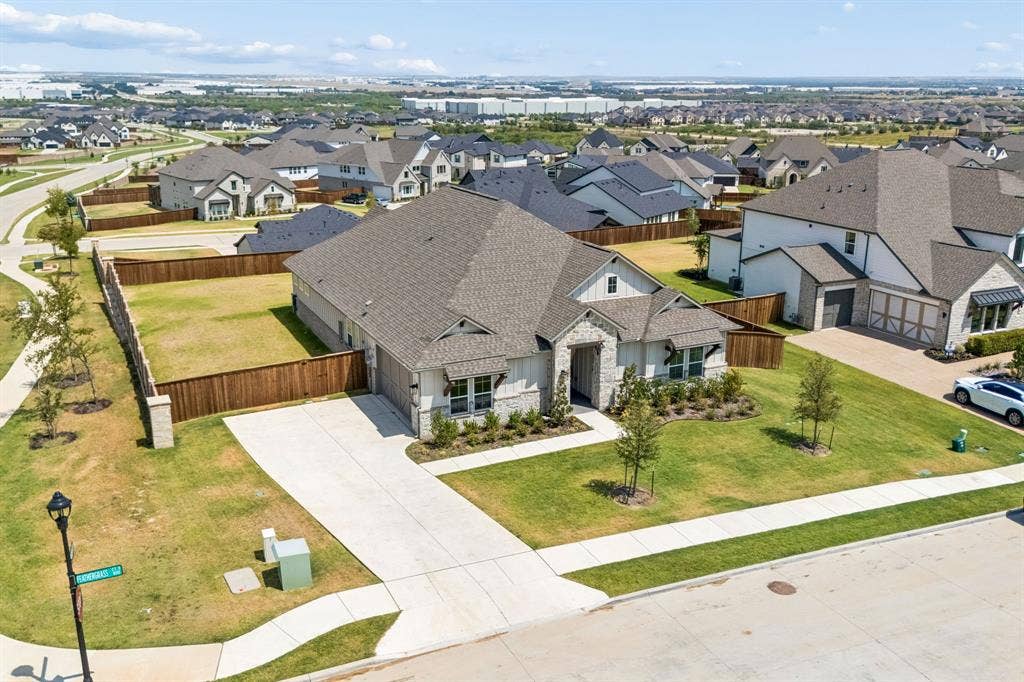 805 Feathergrass Court, Haslet, TX 76052