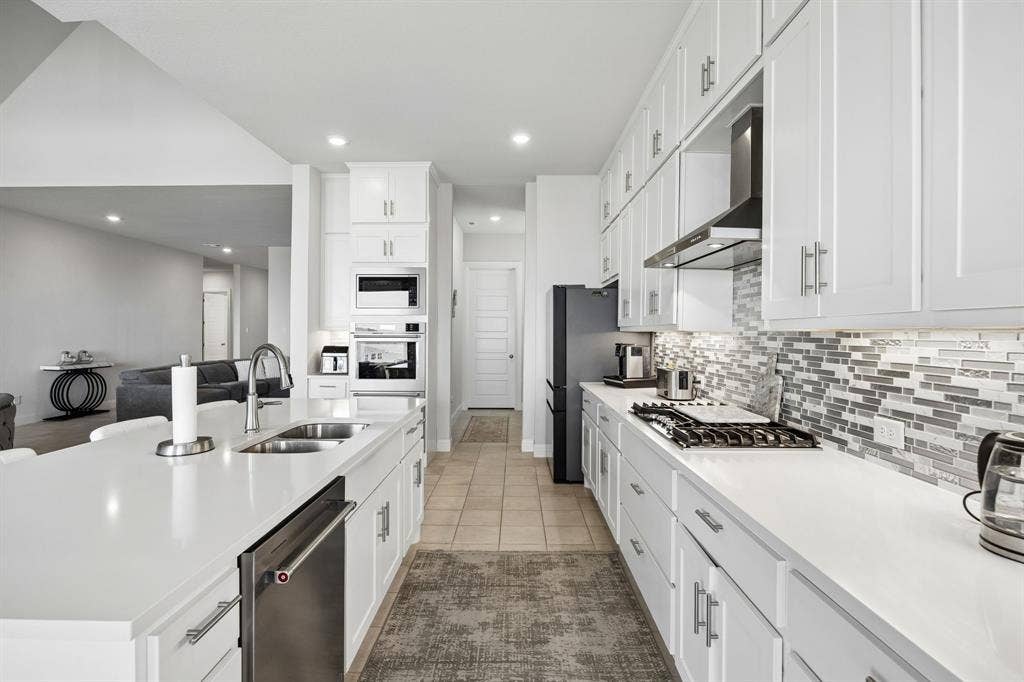 805 Feathergrass Court, Haslet, TX 76052