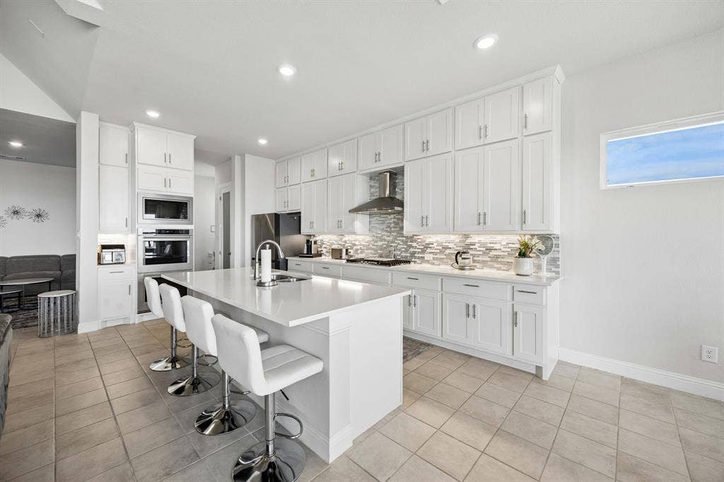 805 Feathergrass Court, Haslet, TX 76052