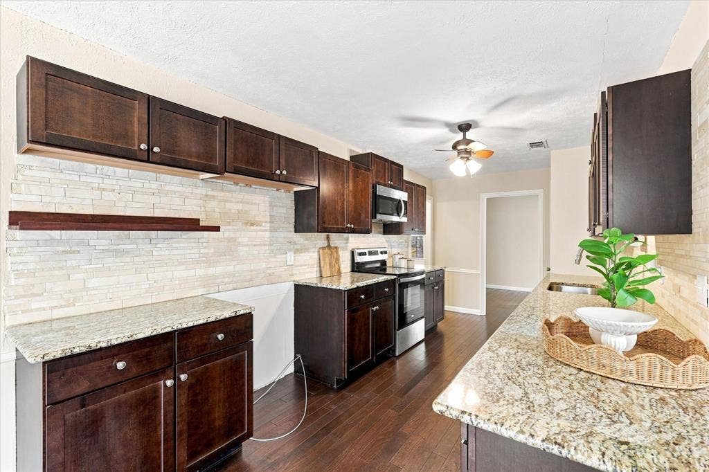 2525 Eucalyptus Drive, Plano, TX 75075 2525 Eucalyptus Drive, Plano, TX 75075