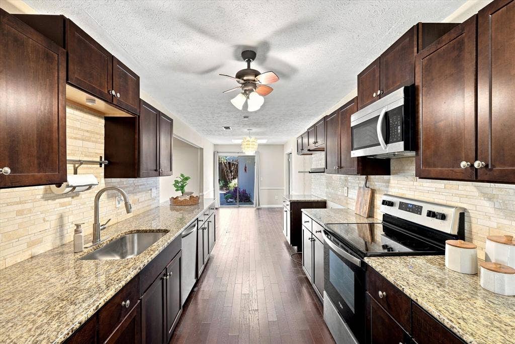 2525 Eucalyptus Drive, Plano, TX 75075 2525 Eucalyptus Drive, Plano, TX 75075