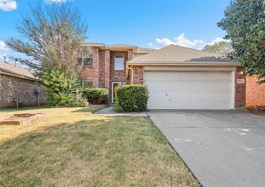 Property photo for 813 Jockey Club Lane, Fort Worth, TX