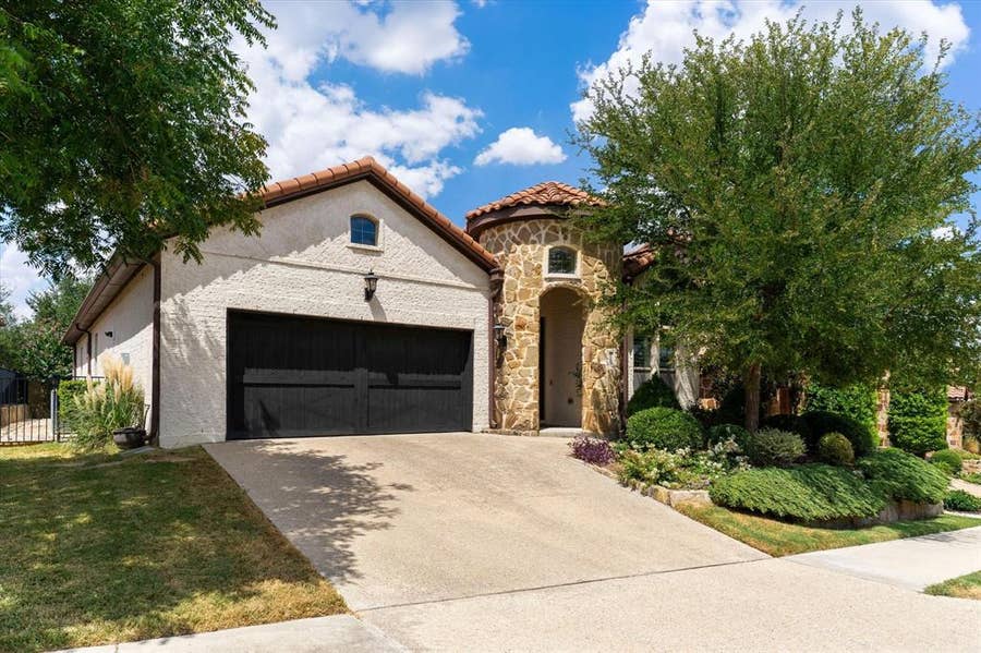 Property photo for 2909 Siena Drive, Denton, TX