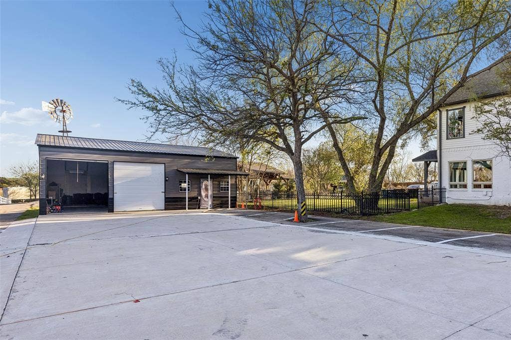 3706 Castle Drive, Rowlett, TX 75089 INSULATED GARAGE