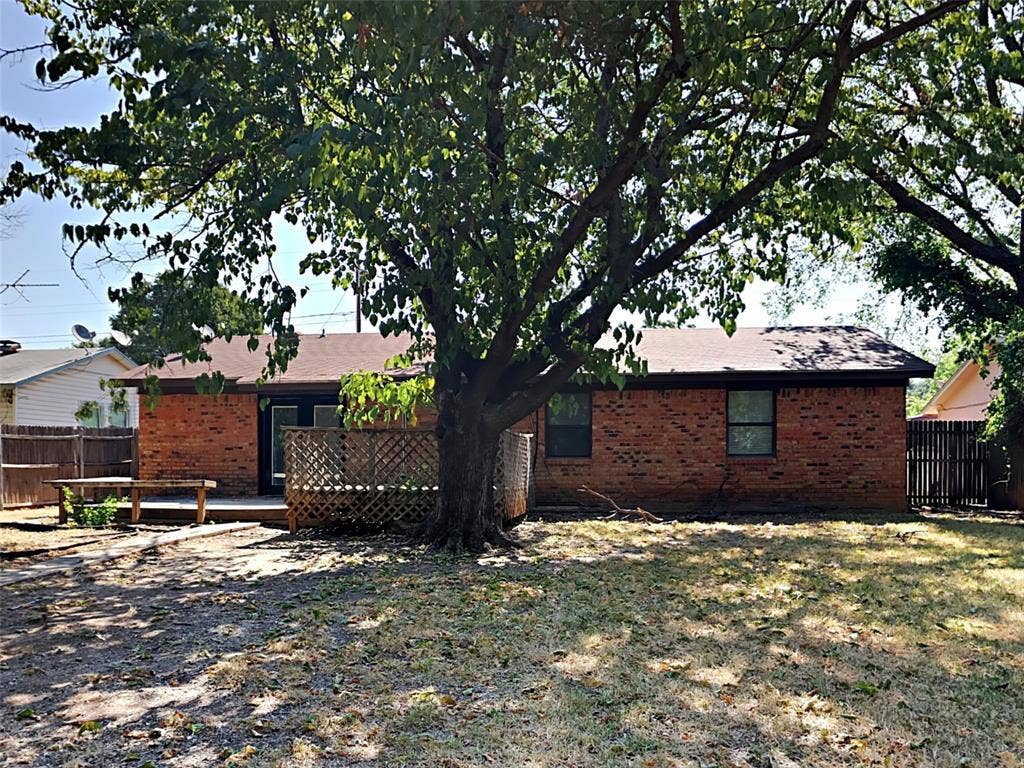 900 Cannon Drive, Euless, TX 76040 900 Cannon Drive, Euless, TX 76040