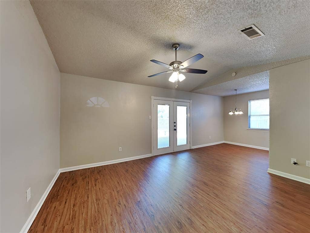 900 Cannon Drive, Euless, TX 76040 900 Cannon Drive, Euless, TX 76040