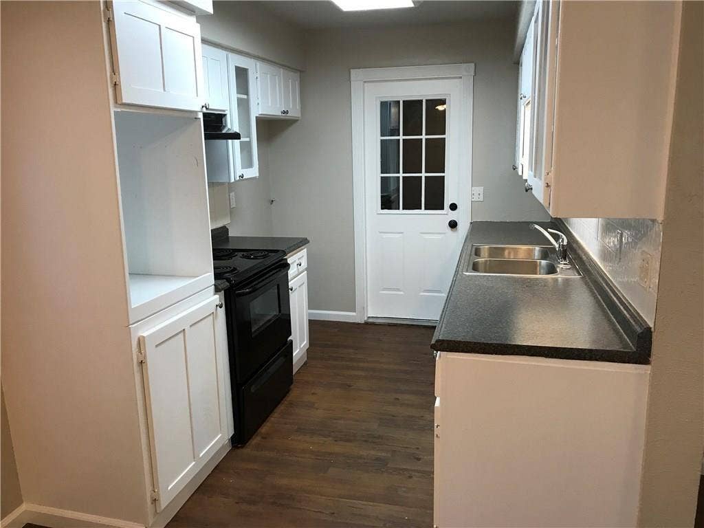 900 Cannon Drive, Euless, TX 76040 900 Cannon Drive, Euless, TX 76040