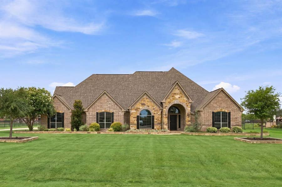 Property photo for 18121 Langford Lane, Talty, TX