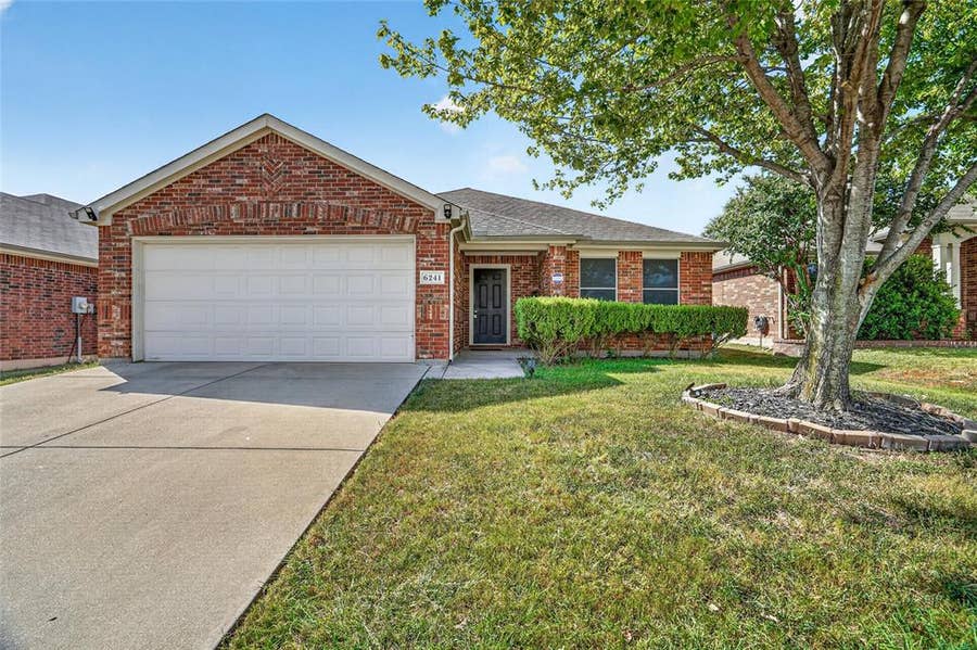 Property photo for 6241 Trinity Creek Drive, Fort Worth, TX