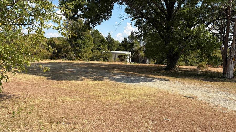 Property photo for 4560 N University Hills Boulevard, Lancaster, TX