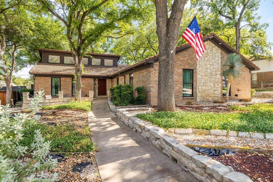 Property photo for 1100 Wayland Drive, Arlington, TX