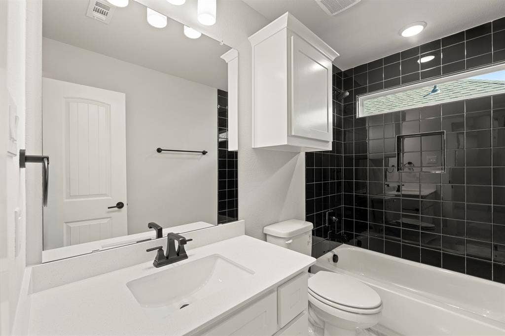 8100 Caprock Trail, Rowlett, TX 75089 24. 8100 Caprock - 3RD Bath