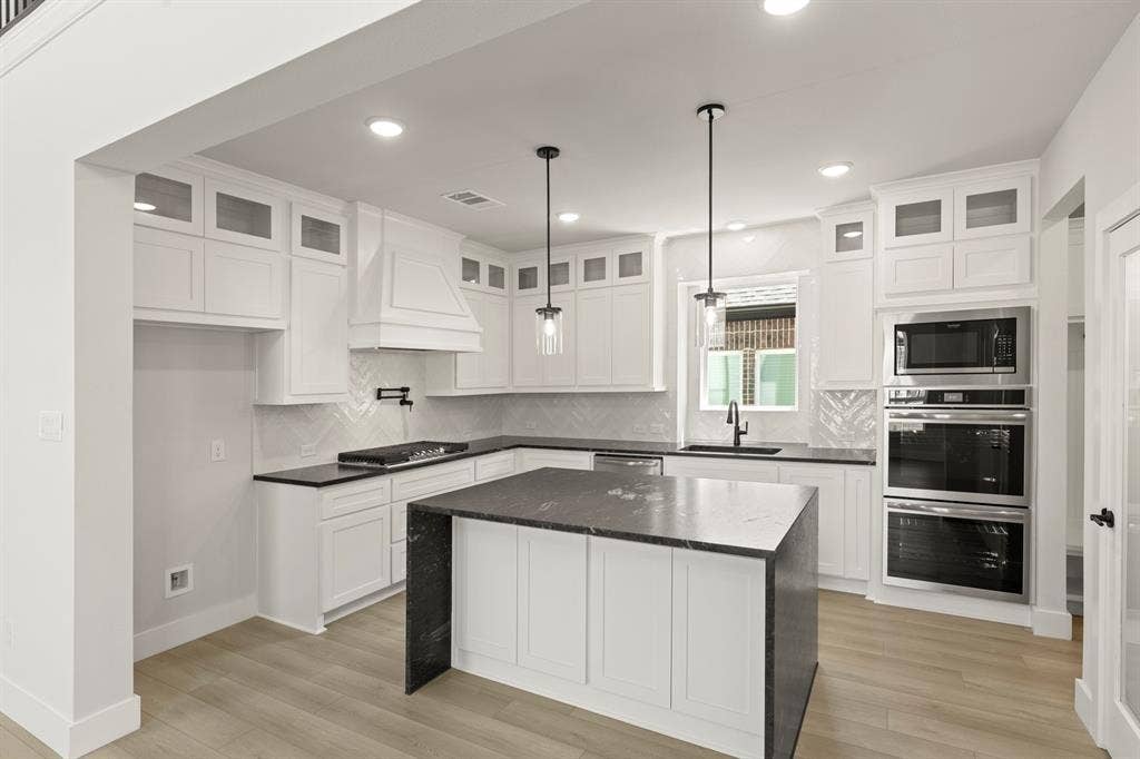 8100 Caprock Trail, Rowlett, TX 75089 17. 8100 Caprock - Kitchen (2)