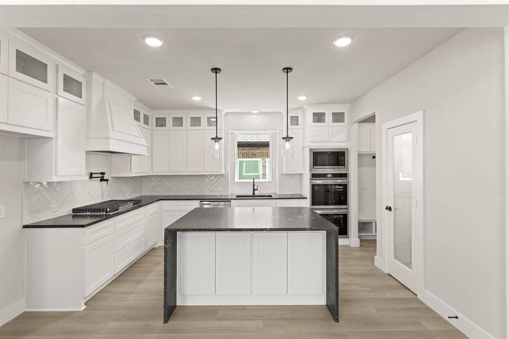 8100 Caprock Trail, Rowlett, TX 75089 16. 8100 Caprock - Kitchen