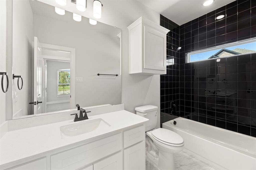 8100 Caprock Trail, Rowlett, TX 75089 12. 8100 Caprock - 2ND Bath