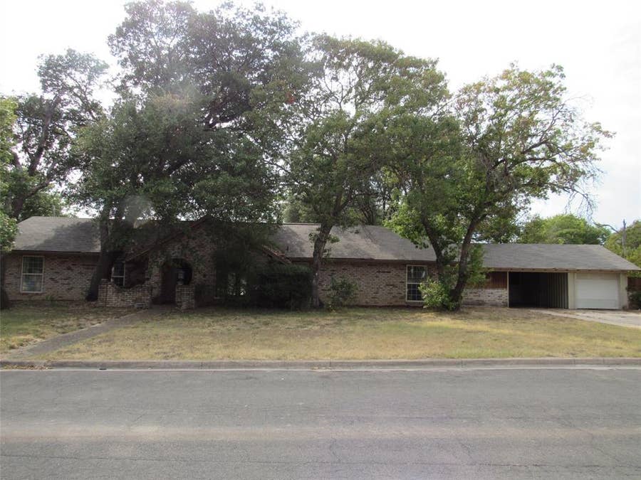 Property photo for 208 Opal Street, Hewitt, TX
