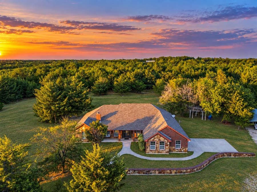 Property photo for 171 Chestnut Road, Whitewright, TX