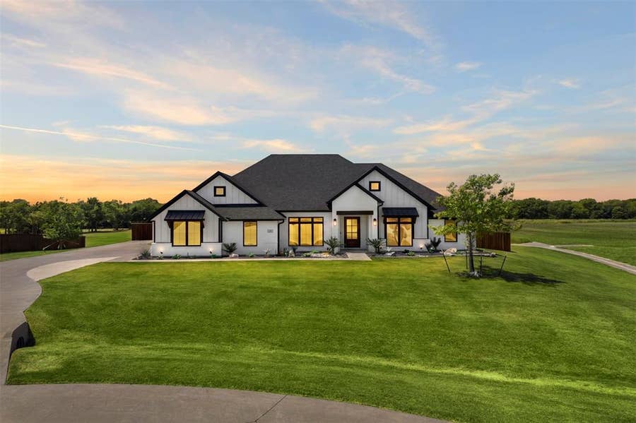 Property photo for 311 Mossy Point, Waxahachie, TX