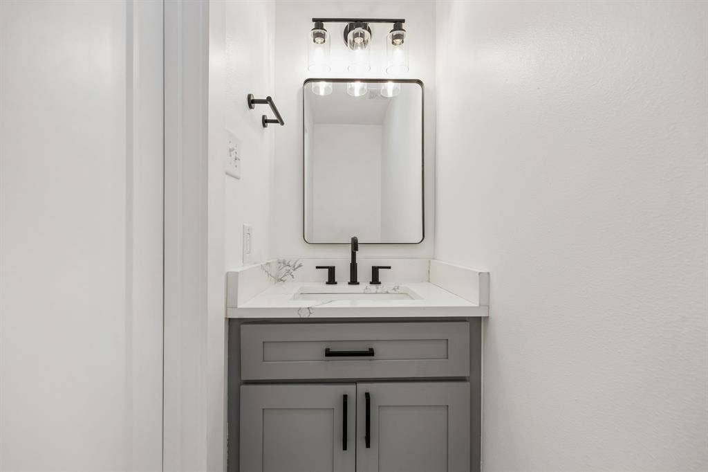 6718 Kingsbury Drive, Dallas, TX 75231 6718 Kingsbury Drive, Dallas, TX 75231