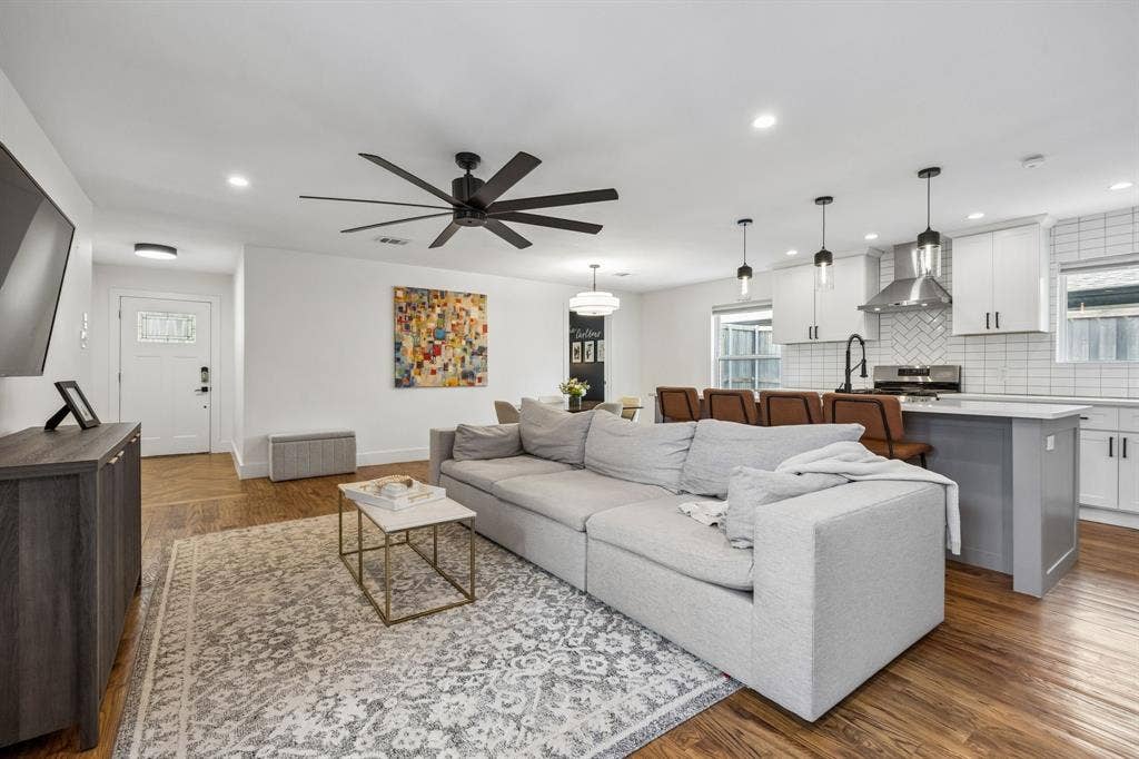 6718 Kingsbury Drive, Dallas, TX 75231 6718 Kingsbury Drive, Dallas, TX 75231