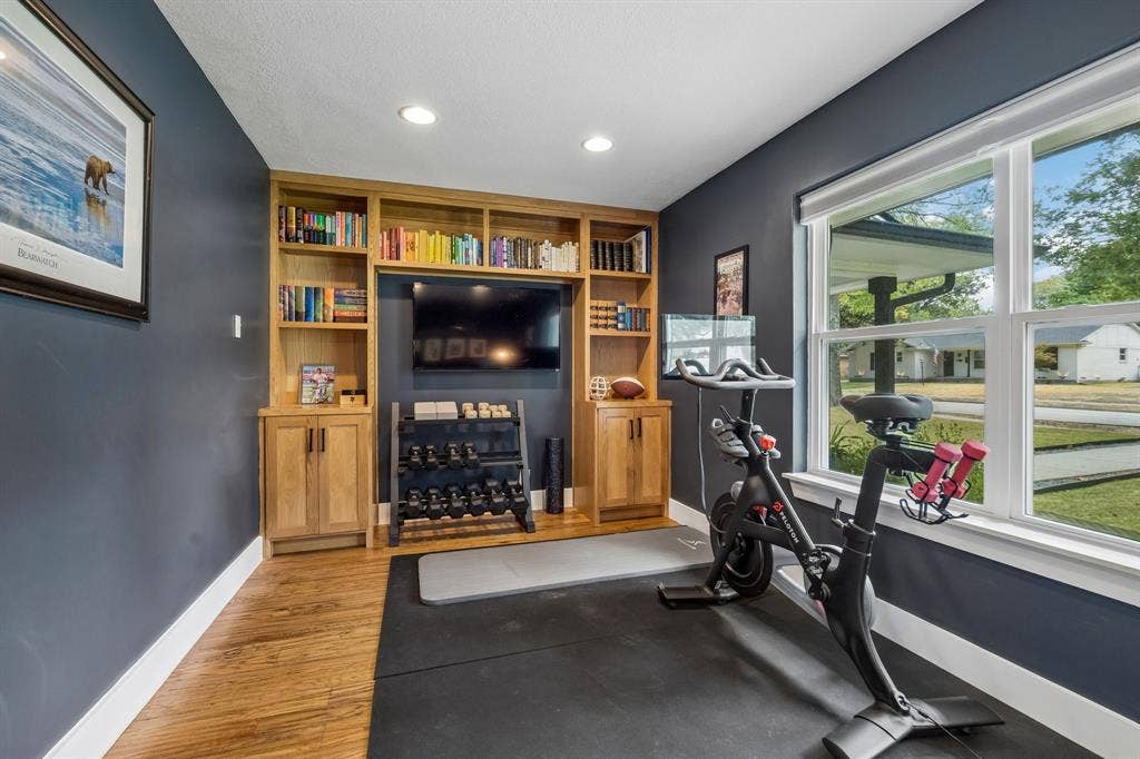 6718 Kingsbury Drive, Dallas, TX 75231 6718 Kingsbury Drive, Dallas, TX 75231
