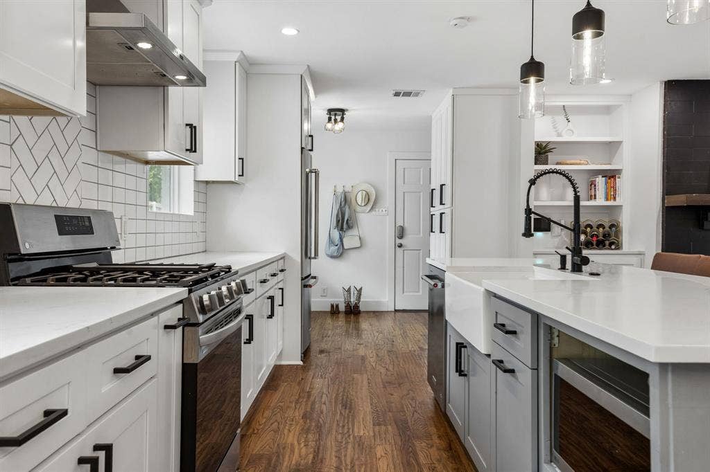 6718 Kingsbury Drive, Dallas, TX 75231 6718 Kingsbury Drive, Dallas, TX 75231