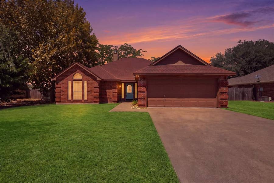 Property photo for 1507 Saddle Creek Court, Granbury, TX