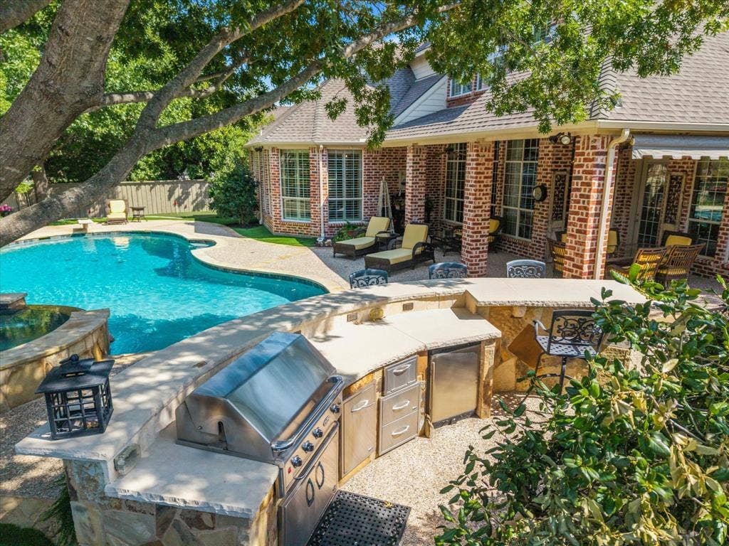 6808 Echo Canyon Drive, McKinney, TX 75072 6808 Echo Canyon Drive, McKinney, TX 75072