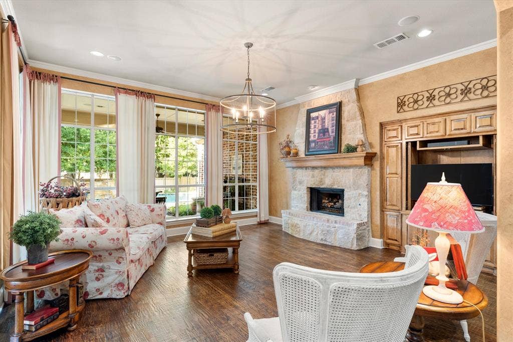 6808 Echo Canyon Drive, McKinney, TX 75072 6808 Echo Canyon Drive, McKinney, TX 75072