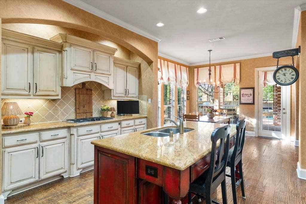 6808 Echo Canyon Drive, McKinney, TX 75072 6808 Echo Canyon Drive, McKinney, TX 75072
