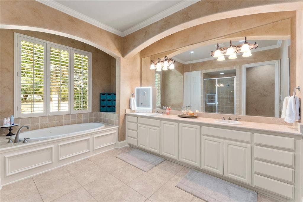 6808 Echo Canyon Drive, McKinney, TX 75072 6808 Echo Canyon Drive, McKinney, TX 75072