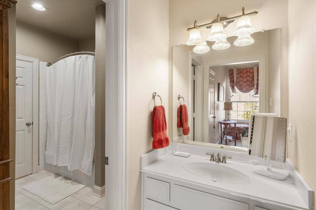 6808 Echo Canyon Drive, McKinney, TX 75072 6808 Echo Canyon Drive, McKinney, TX 75072