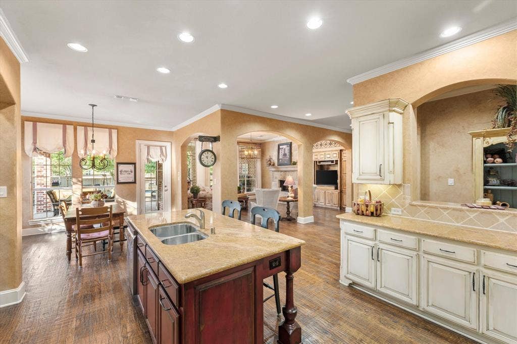6808 Echo Canyon Drive, McKinney, TX 75072 6808 Echo Canyon Drive, McKinney, TX 75072