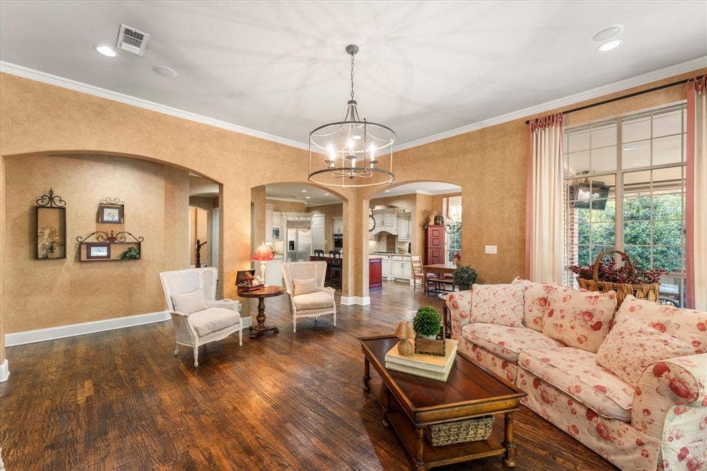 6808 Echo Canyon Drive, McKinney, TX 75072 6808 Echo Canyon Drive, McKinney, TX 75072