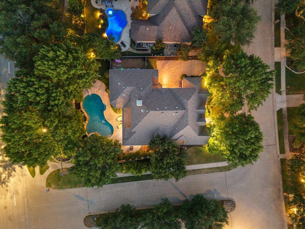 6808 Echo Canyon Drive, McKinney, TX 75072 6808 Echo Canyon Drive, McKinney, TX 75072