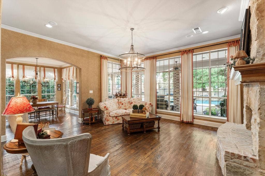 6808 Echo Canyon Drive, McKinney, TX 75072 6808 Echo Canyon Drive, McKinney, TX 75072