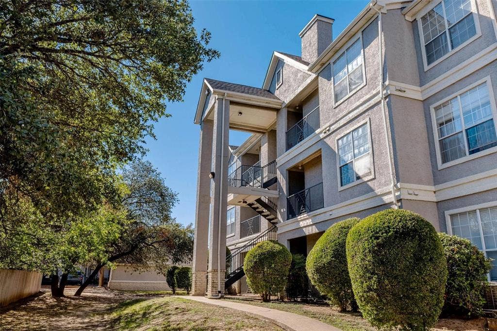 11908 Anderson Mill Road, #0125, Austin, TX 78726 Move In Now and Receive the rest of June free + 1 month free! Earn Cash Back Just for Paying Rent On Time! Ask us how!
