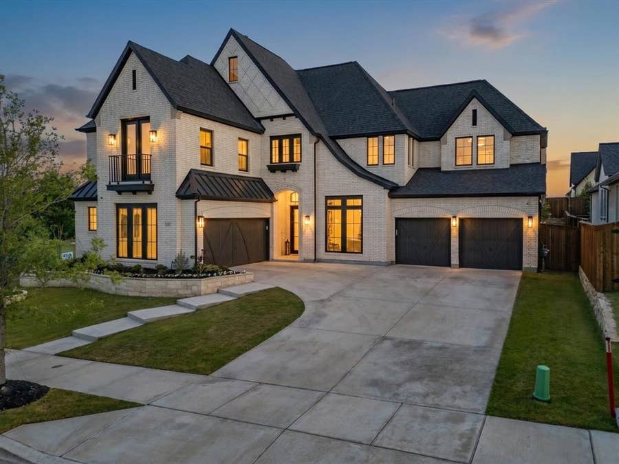 Property photo for 2216 Winding Creek Circle, Fort Worth, TX