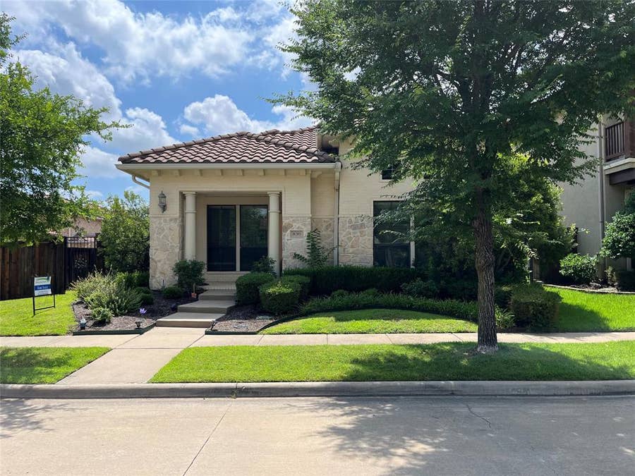 Property photo for 830 La Cima, Irving, TX