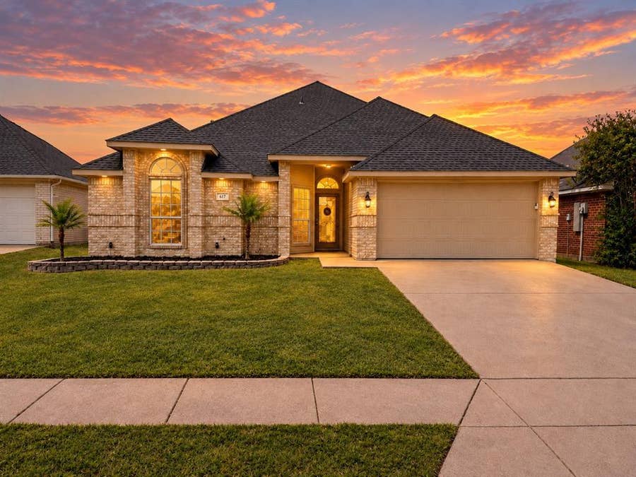 Property photo for 627 Brenna Road, Waxahachie, TX
