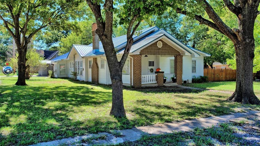 Property photo for 301 W Howell Street, Saint Jo, TX