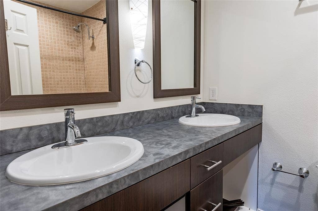 726 W Canty Street, Dallas, TX 75208 726 W Canty Street, Dallas, TX 75208