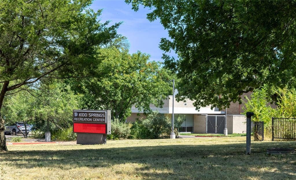 726 W Canty Street, Dallas, TX 75208 726 W Canty Street, Dallas, TX 75208