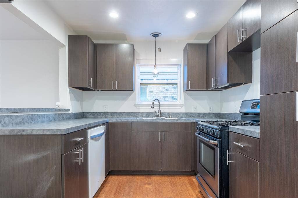 726 W Canty Street, Dallas, TX 75208 726 W Canty Street, Dallas, TX 75208